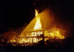 Zur Sprache kamen auch verheerende Einsätze der letzten 150 Jahre – wie etwa ein Großbrand in Lenting am 1. April 1993. Das dortige BayWa-Lagerhaus brannte wie Zunder und konnte trotz aufopferungsvollem Einsatz mehrerer Wehren nicht mehr gerettet werden.